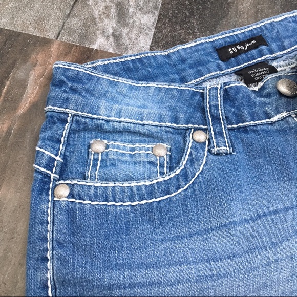 Blue Low Rise Embroidered Jean Shorts Suko Jeans - Picture 5 of 7